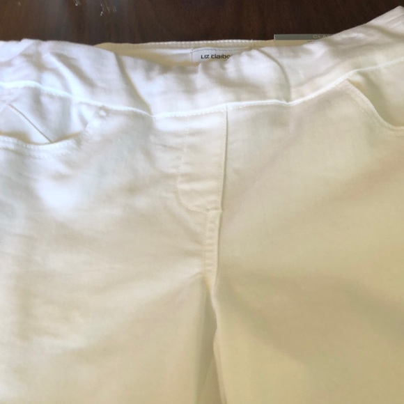 Liz Claiborne Pants - 🆕NWT Liz Claiborne Classic White Capris 4 petite.